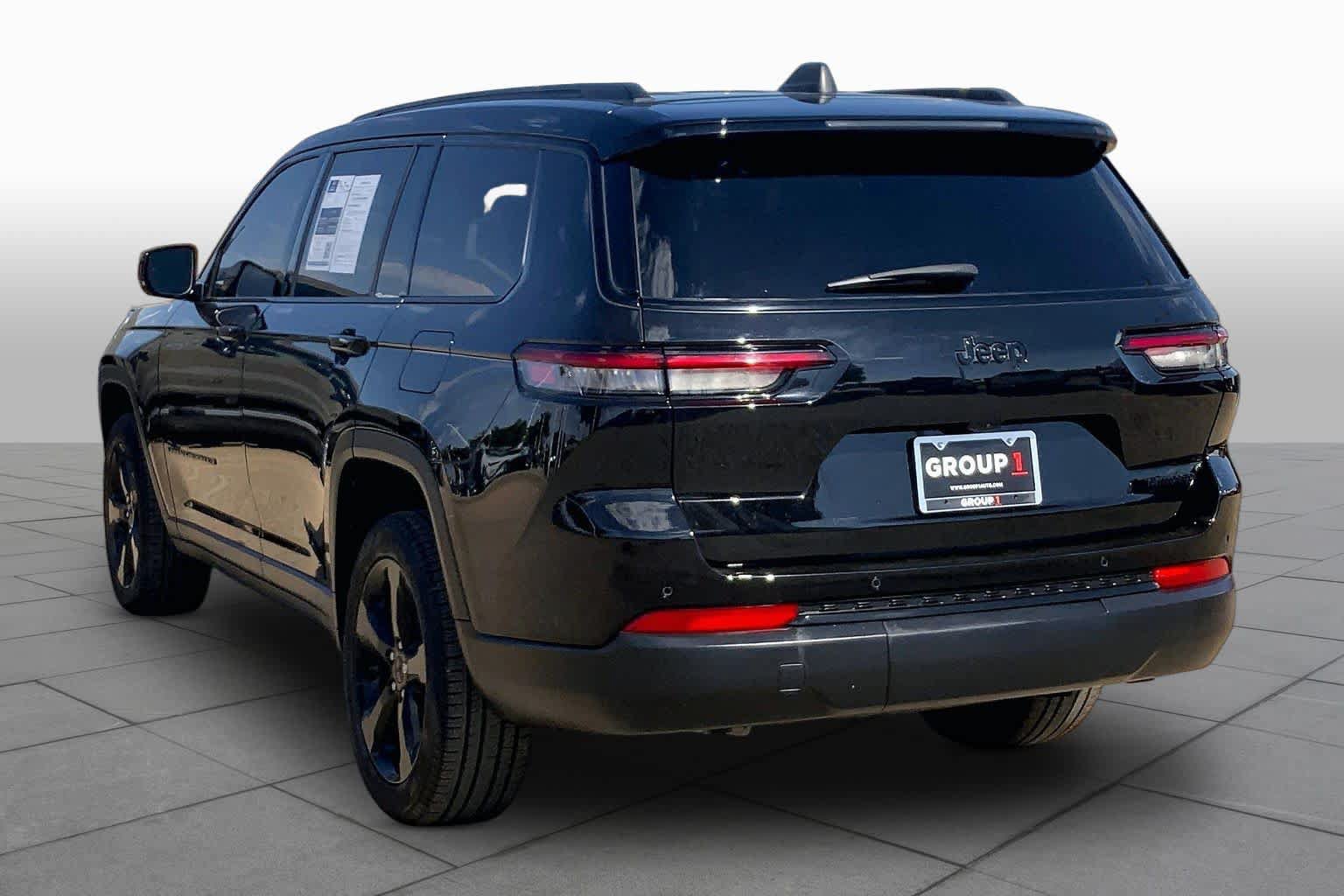 Used 2025 Jeep Grand Cherokee L Limited w/ Black Appearance Package RWD image 12