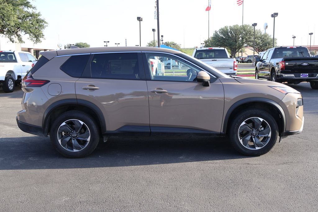 Used 2025 Nissan Rogue SV AWD/4WD image 12