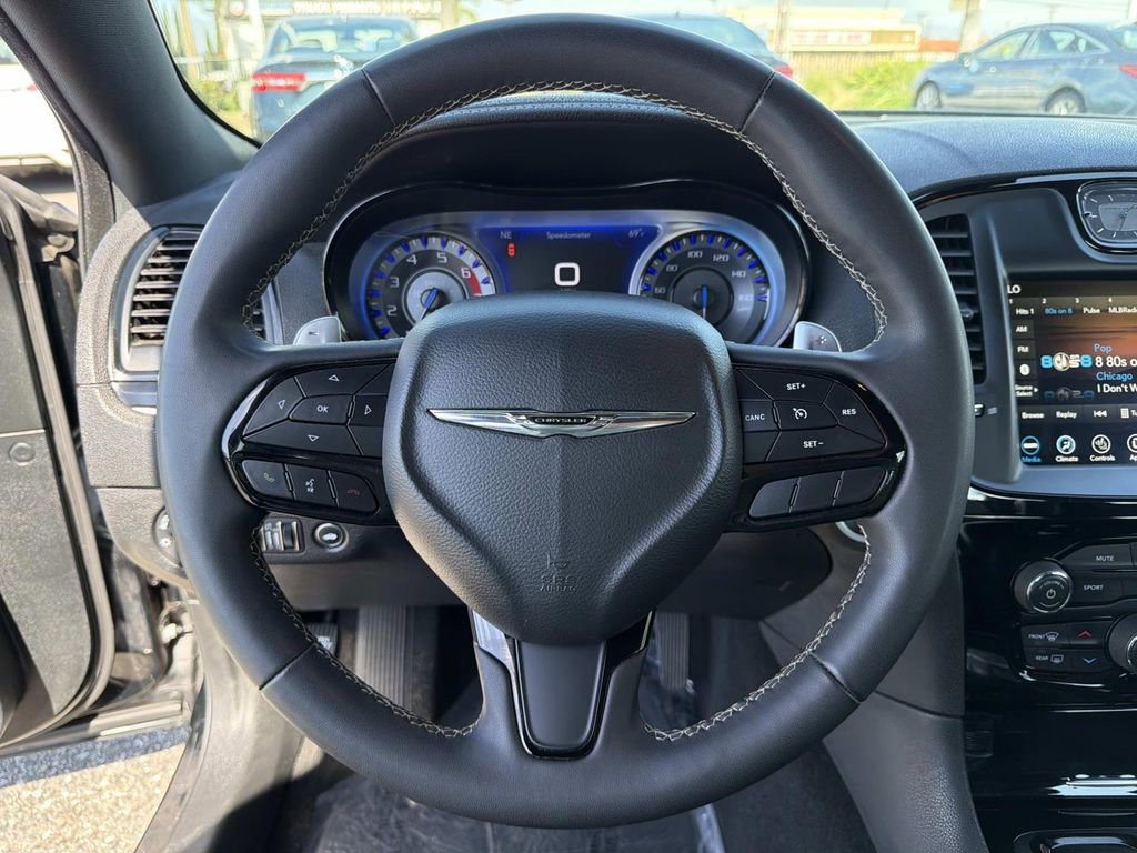 Used 2022 Chrysler 300 S image 9