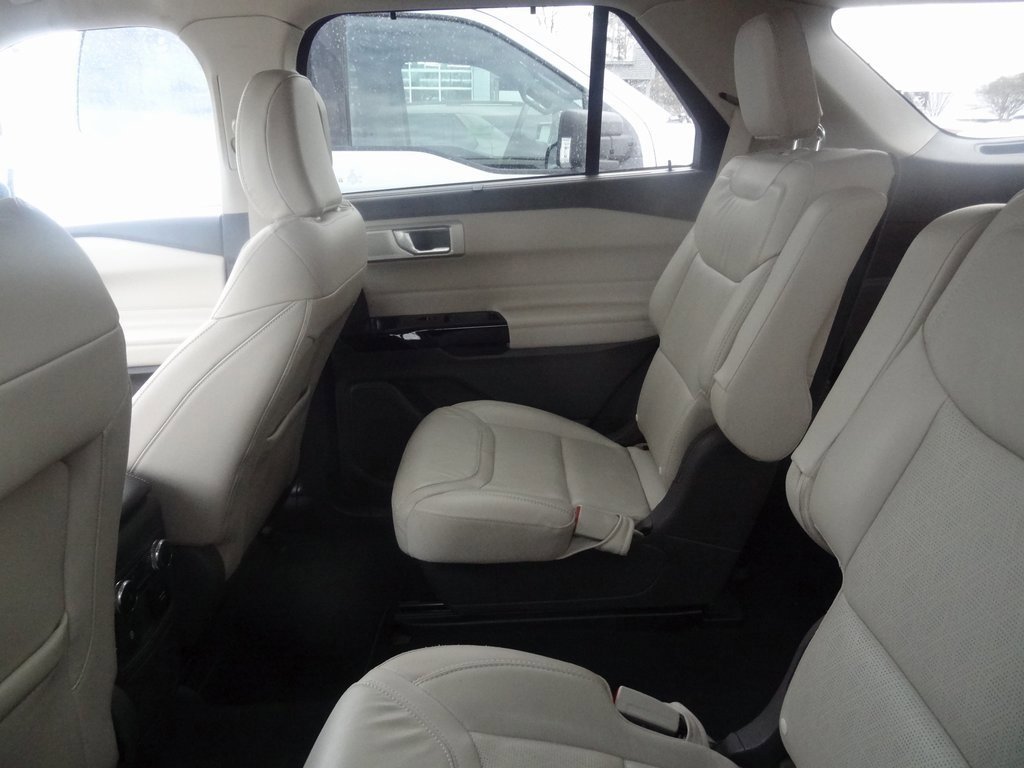 Certified 2022 Ford Explorer Platinum w/ Equipment Group 601A image 8