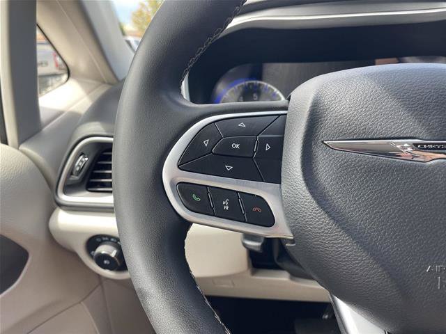 Used 2024 Chrysler Pacifica Touring-L FWD image 13