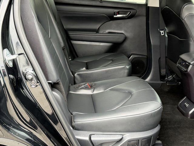 Used 2026 Toyota Highlander XLE AWD/4WD image 35