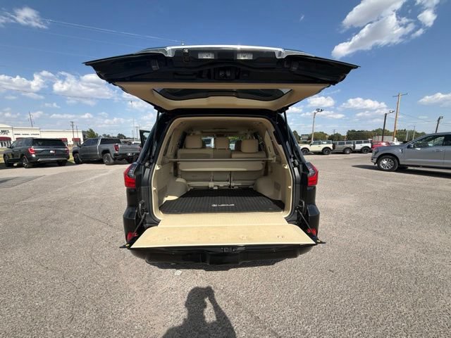 Used 2021 Lexus LX 570 4WD w/ Luxury Package image 18
