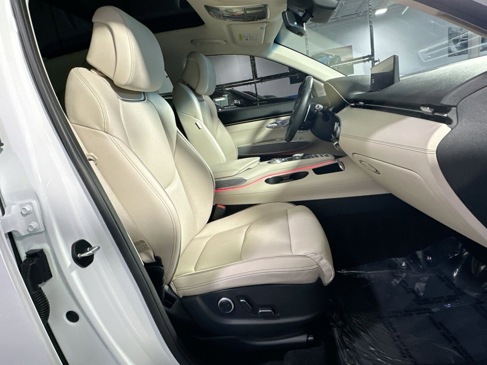 Used 2024 Genesis GV70 2.5T w/ Advanced Package image 37