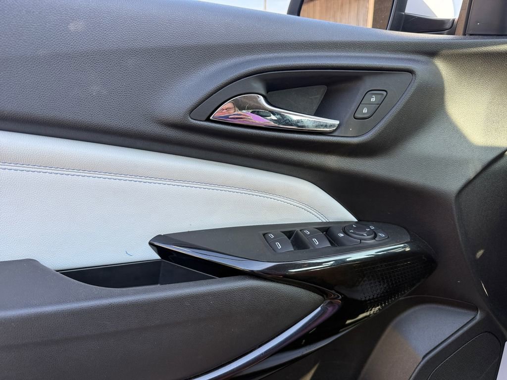 Used 2025 Chevrolet Trax LT FWD image 18