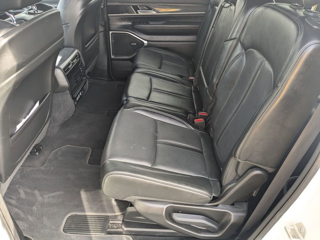 Used 2024 Jeep Wagoneer L Series III w/ Flexible Seating Group image 18