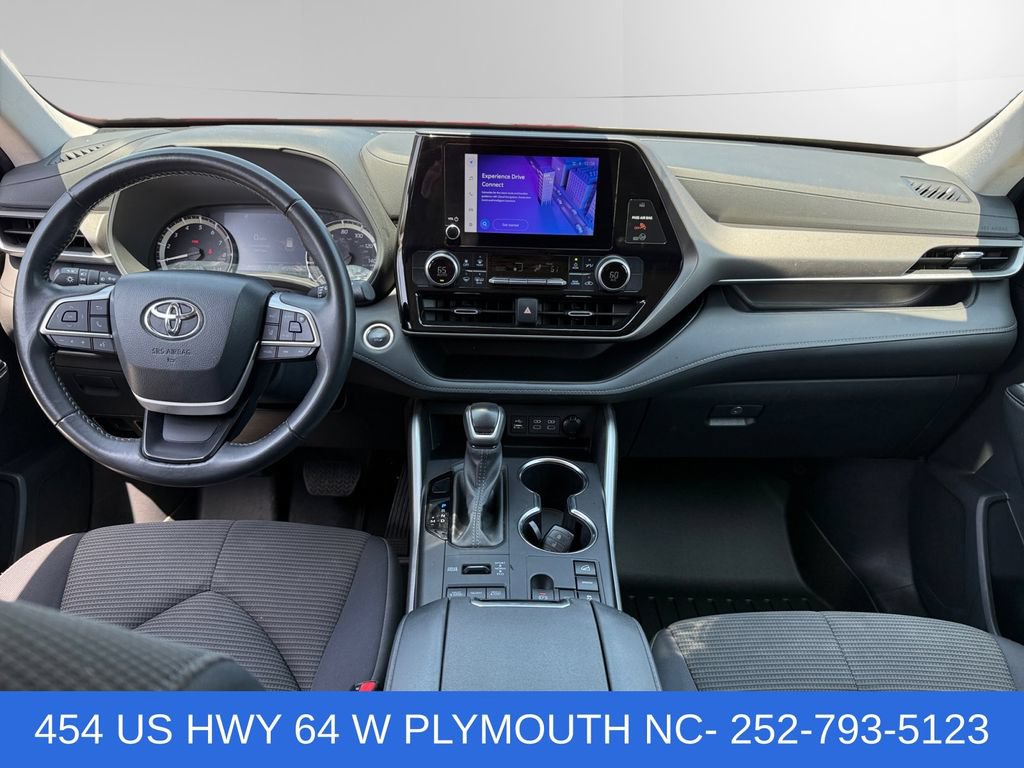 Used 2024 Toyota Highlander LE AWD/4WD image 10