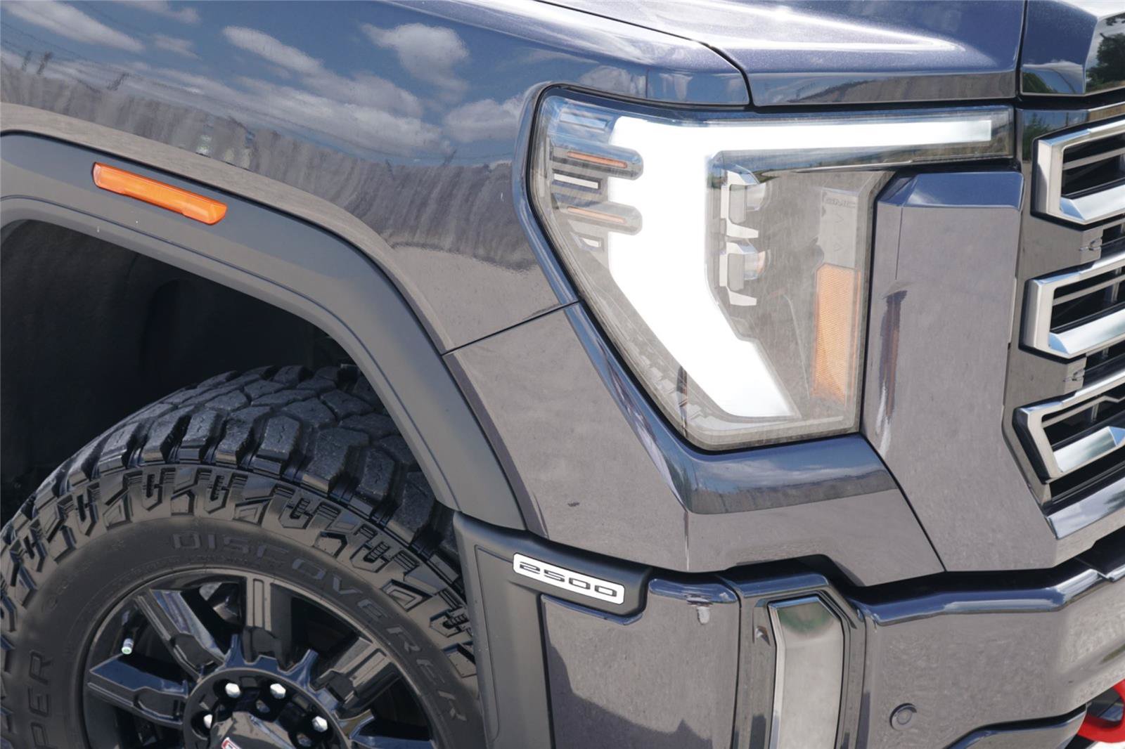 Used 2024 GMC Sierra 2500 AT4 w/ AT4 Premium Plus Package AWD/4WD image 3