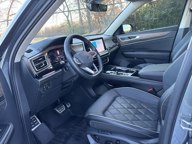 Used 2024 Volkswagen Atlas SEL Premium R-Line image 13