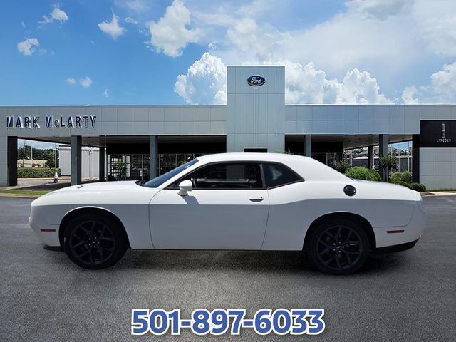 Used 2019 Dodge Challenger SXT w/ Blacktop Package RWD image 2