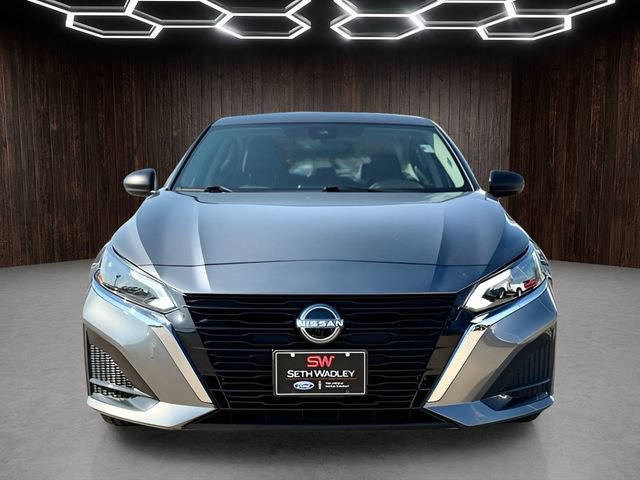 Used 2025 Nissan Altima 2.5 SV FWD image 3