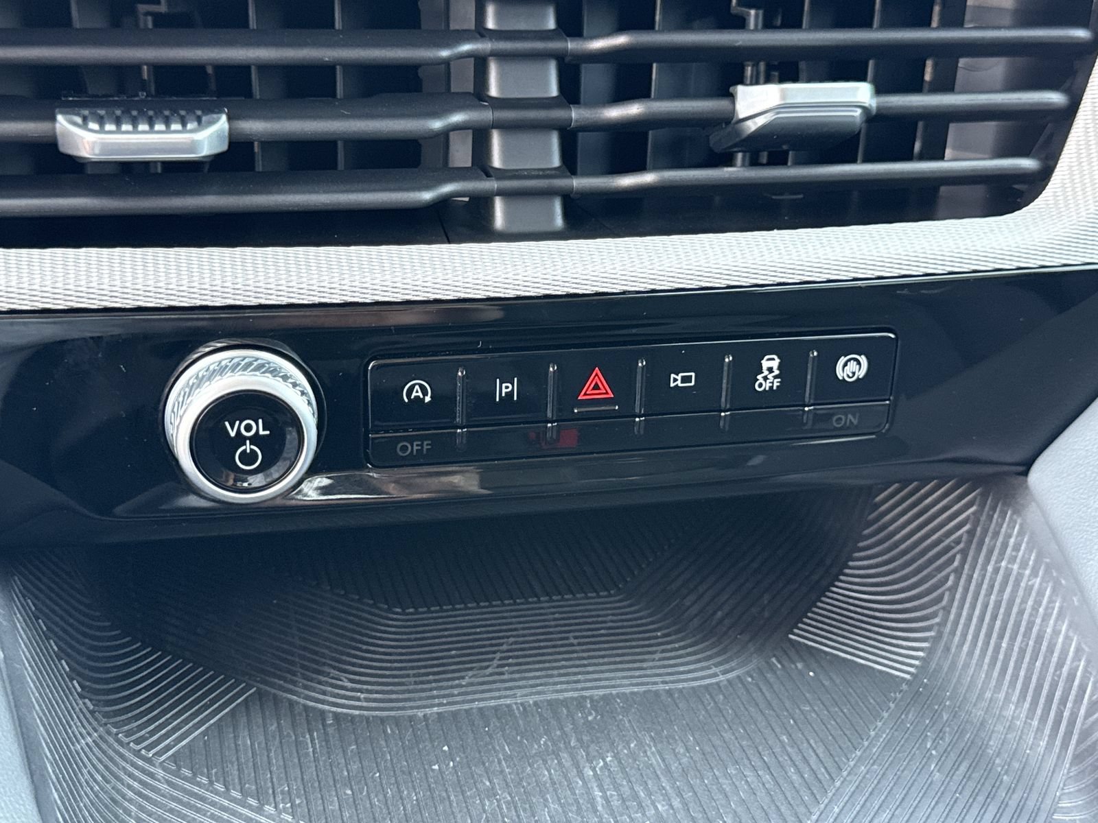 Certified 2025 Ford Explorer Active RWD image 29