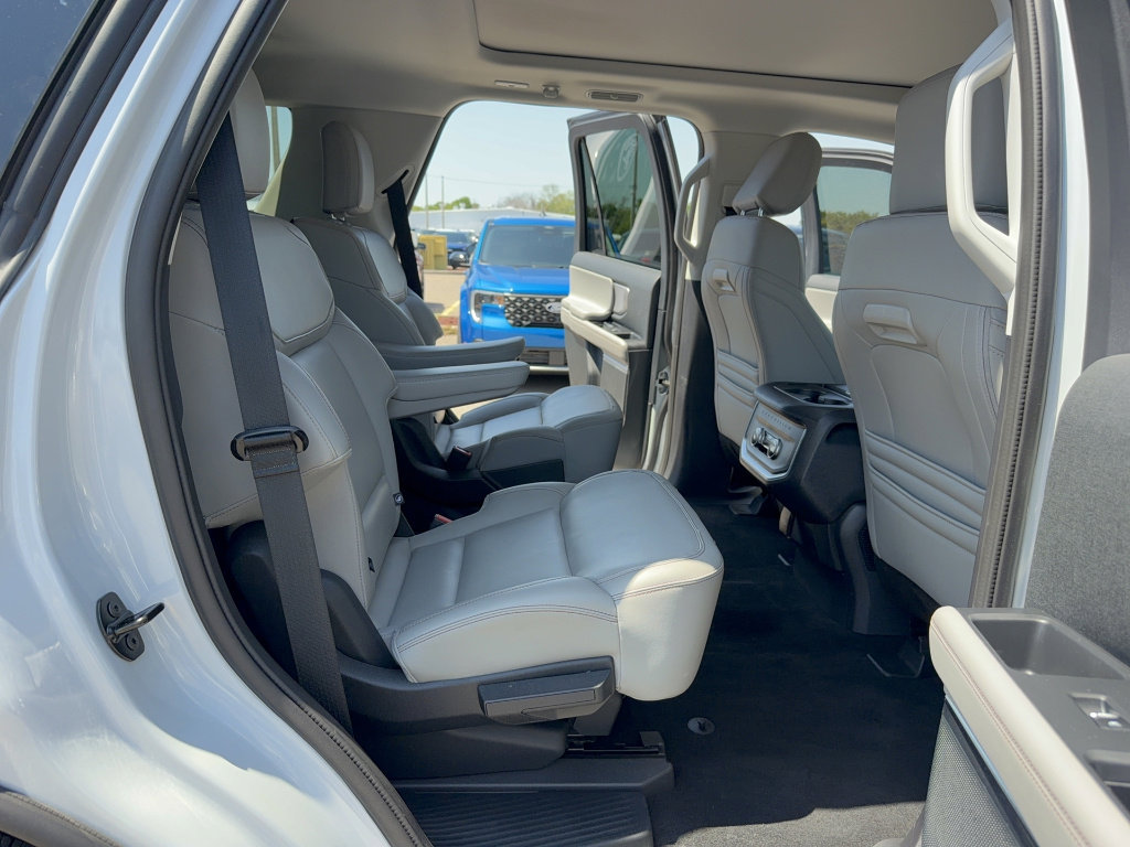 Certified 2025 Ford Expedition Active image 19