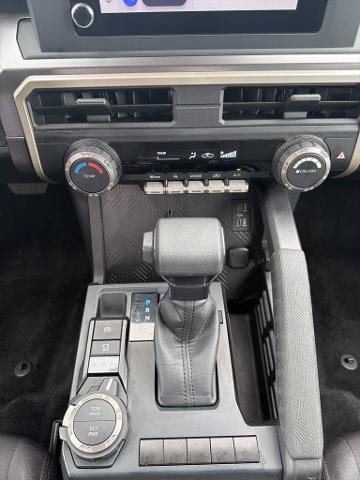 Used 2025 Toyota Tacoma SR5 AWD/4WD image 24