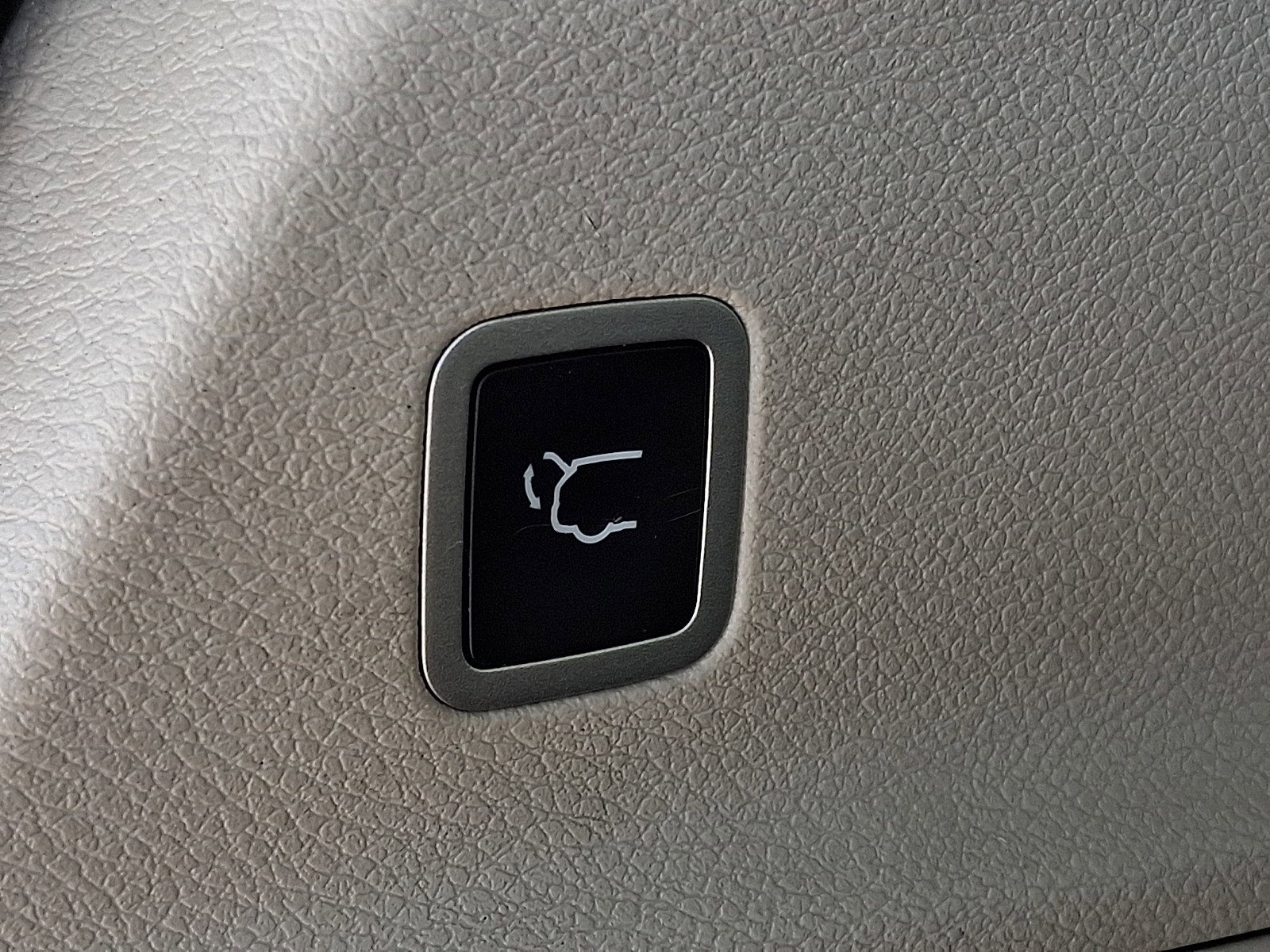 Used 2022 Chrysler Voyager LX image 29