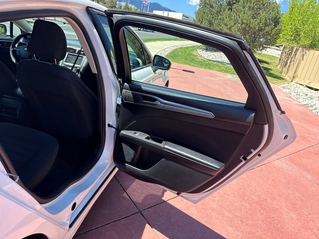 Certified 2018 Ford Fusion SE w/ Fusion SE Technology Package FWD image 24