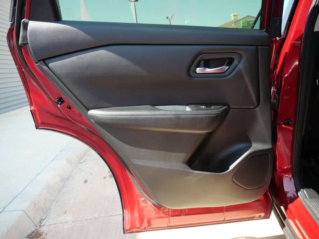 Used 2024 Nissan Rogue SV AWD/4WD image 14