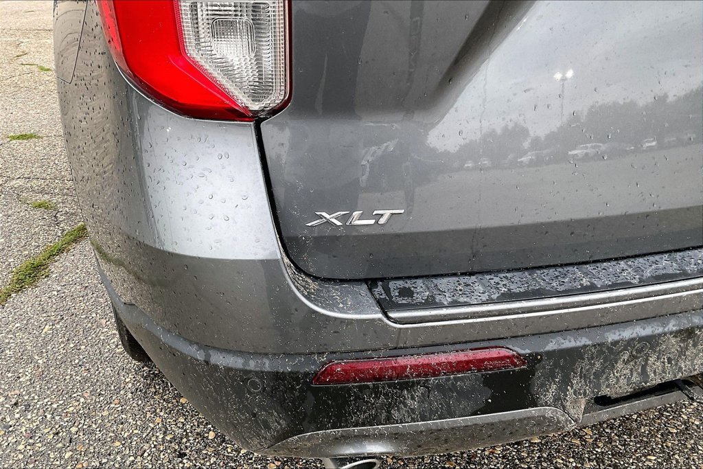 Certified 2023 Ford Explorer XLT w/ Equipment Group 202A AWD/4WD image 6