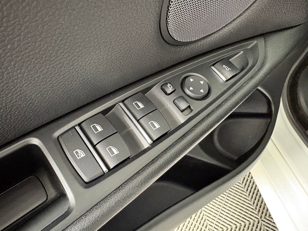 Used 2017 BMW X5 xDrive40e image 13