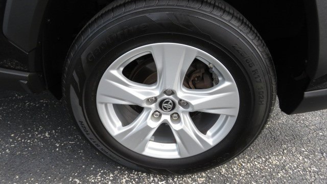 Used 2020 Toyota RAV4 LE image 26
