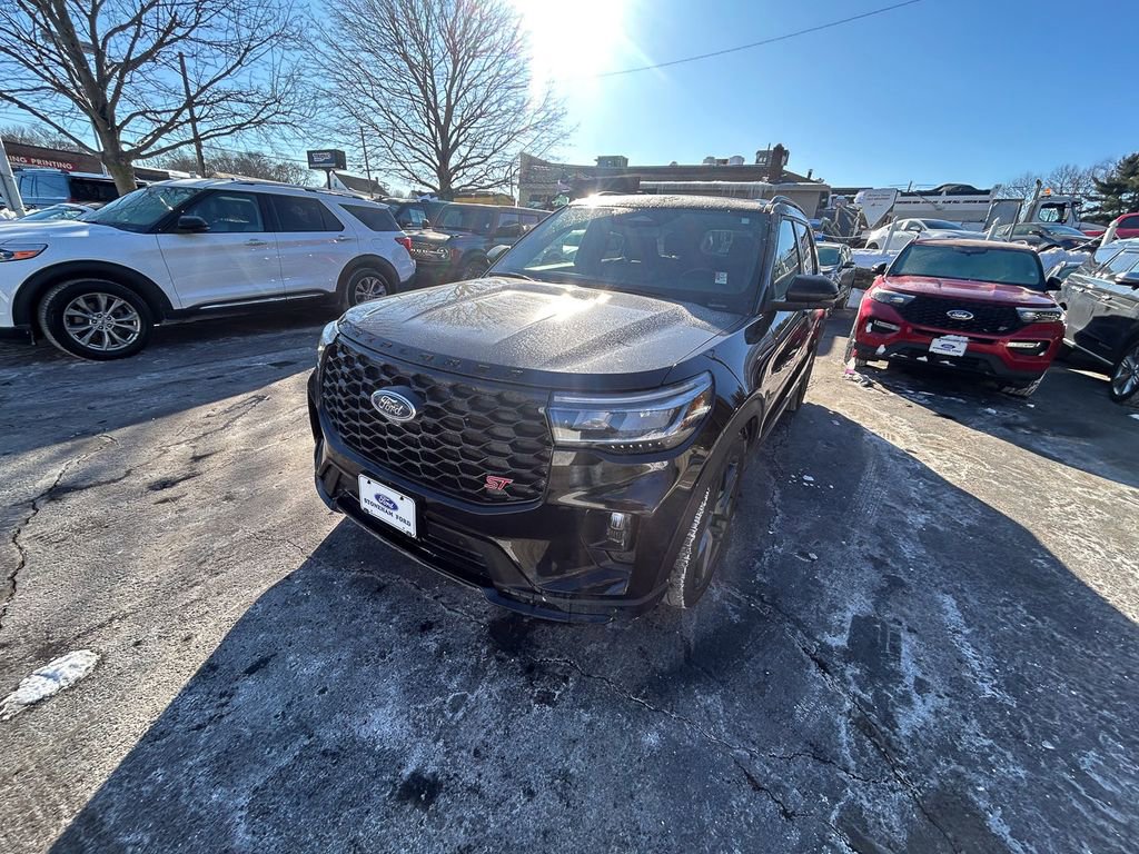 Certified 2025 Ford Explorer ST AWD/4WD image 3