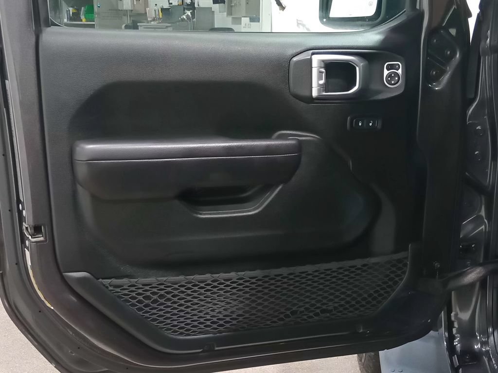 Used 2020 Jeep Wrangler Sport AWD/4WD image 16