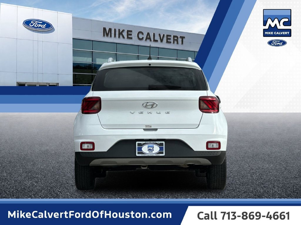 Used 2025 Hyundai Venue SEL FWD image 4