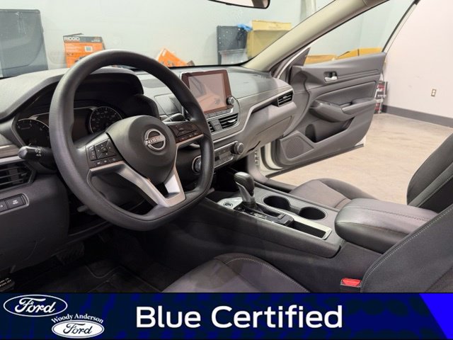 Used 2025 Nissan Altima 2.5 SV FWD image 9