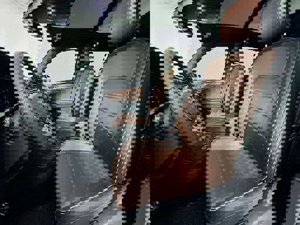 Used 2022 Volkswagen Tiguan SEL R-Line image 15