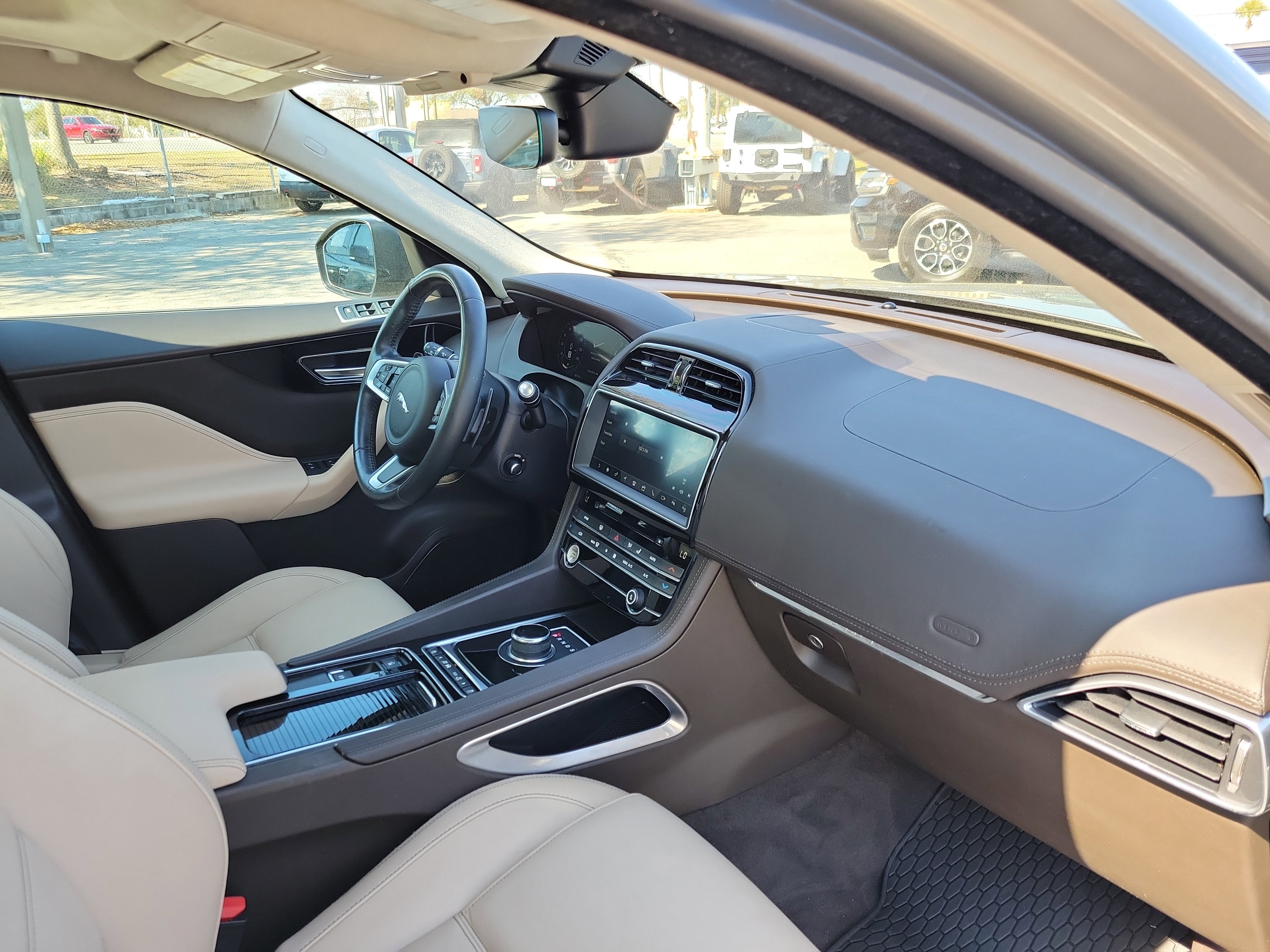 Used 2020 Jaguar F-PACE Prestige image 30