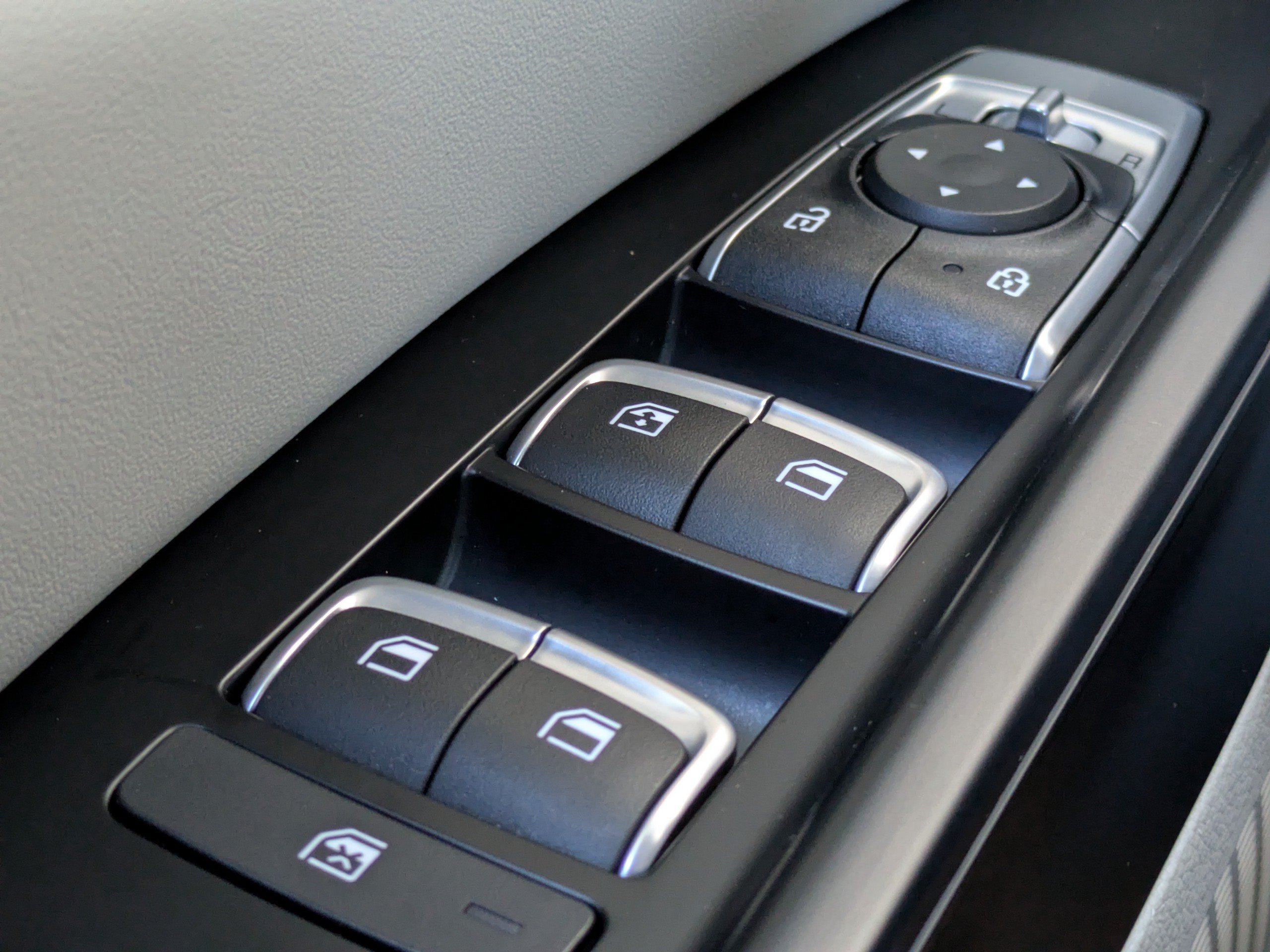 Used 2024 Kia Carnival LX FWD image 26
