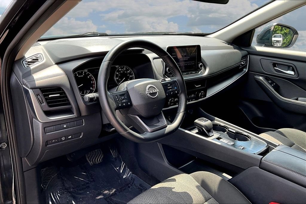 Used 2025 Nissan Rogue SV FWD image 19