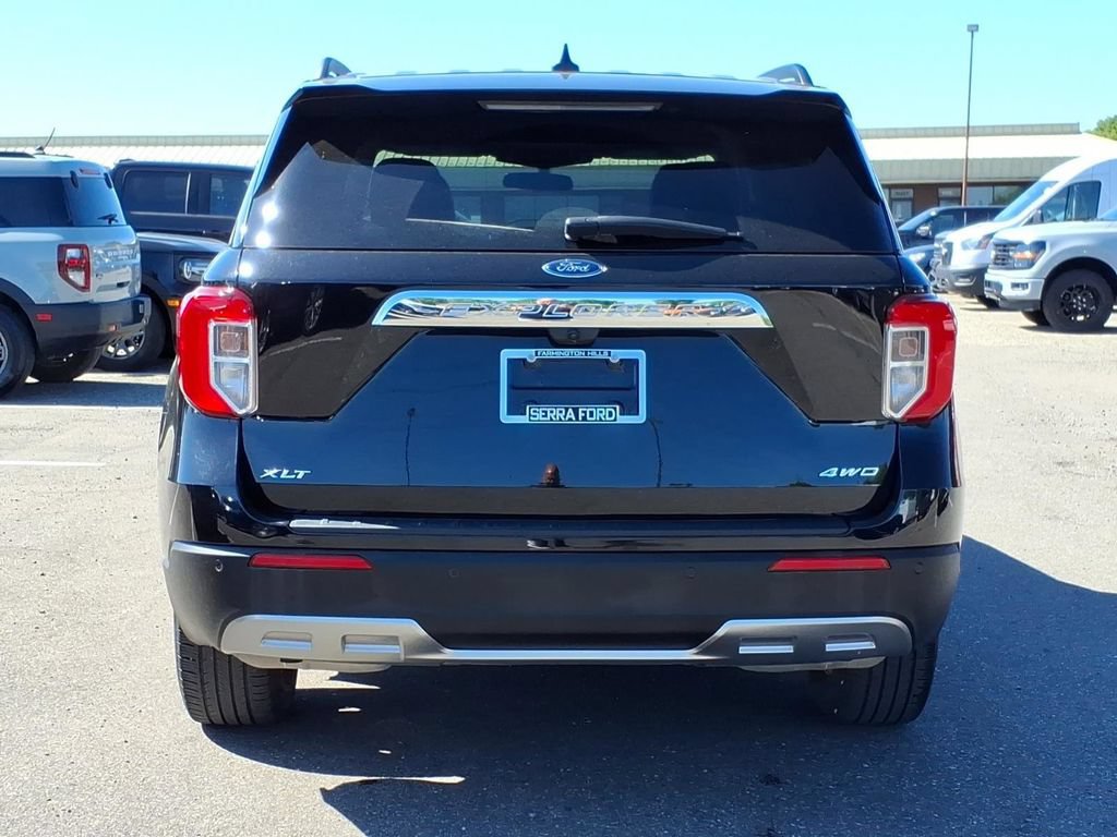 Certified 2023 Ford Explorer XLT w/ Equipment Group 202A AWD/4WD image 4