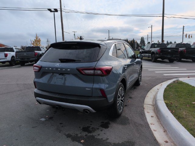Certified 2025 Ford Escape SE w/ PHEV Premium Package FWD image 5