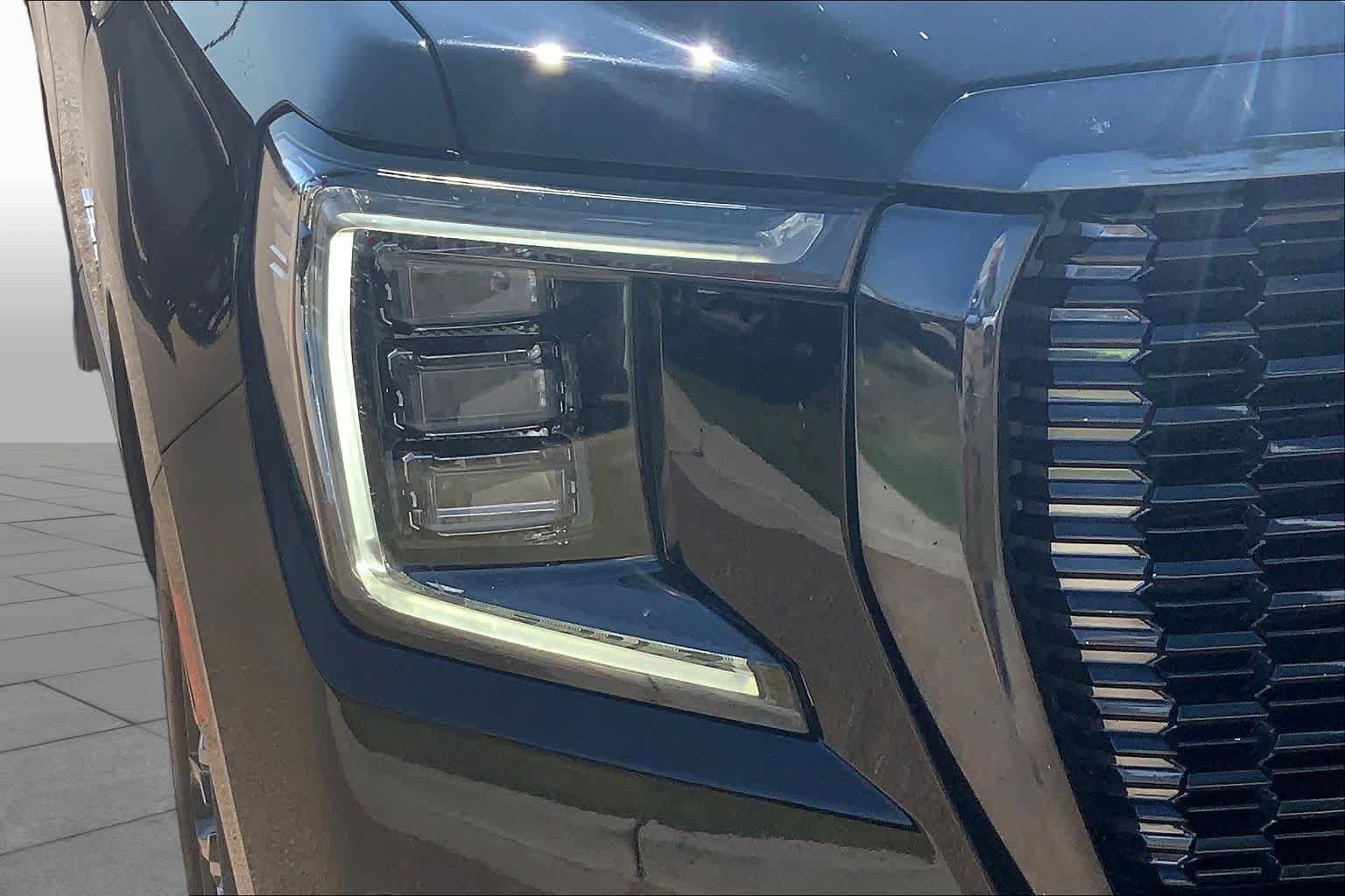 Used 2023 GMC Yukon Denali Ultimate w/ LPO, Floor Liner Package AWD/4WD image 28