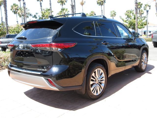 Used 2022 Toyota Highlander Platinum FWD image 4