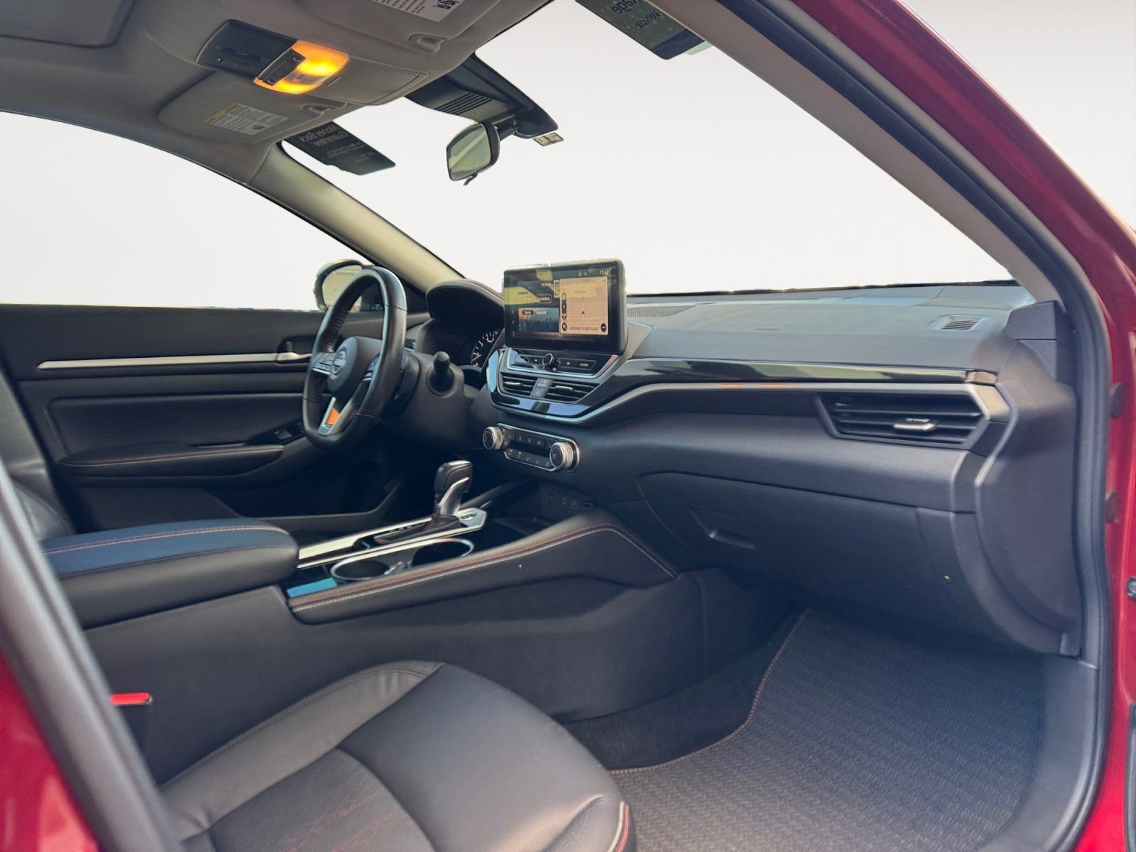 Used 2024 Nissan Altima 2.5 SR w/ SR Premium Package image 15