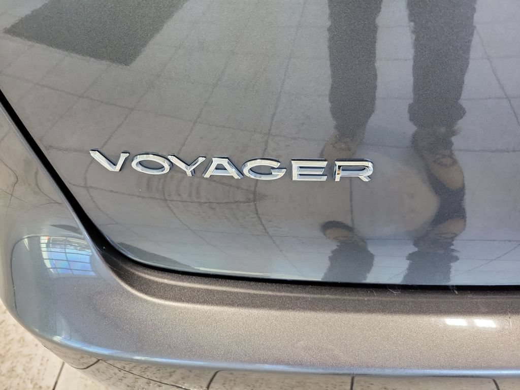 Used 2023 Chrysler Voyager LX FWD image 17
