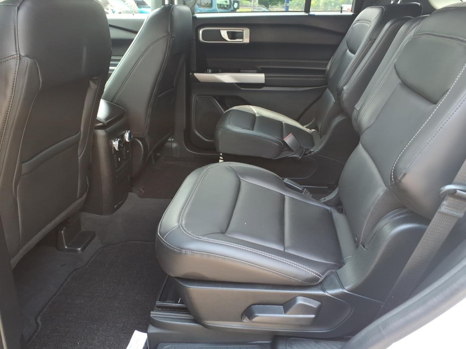 Certified 2022 Ford Explorer XLT w/ Equipment Group 202A AWD/4WD image 13