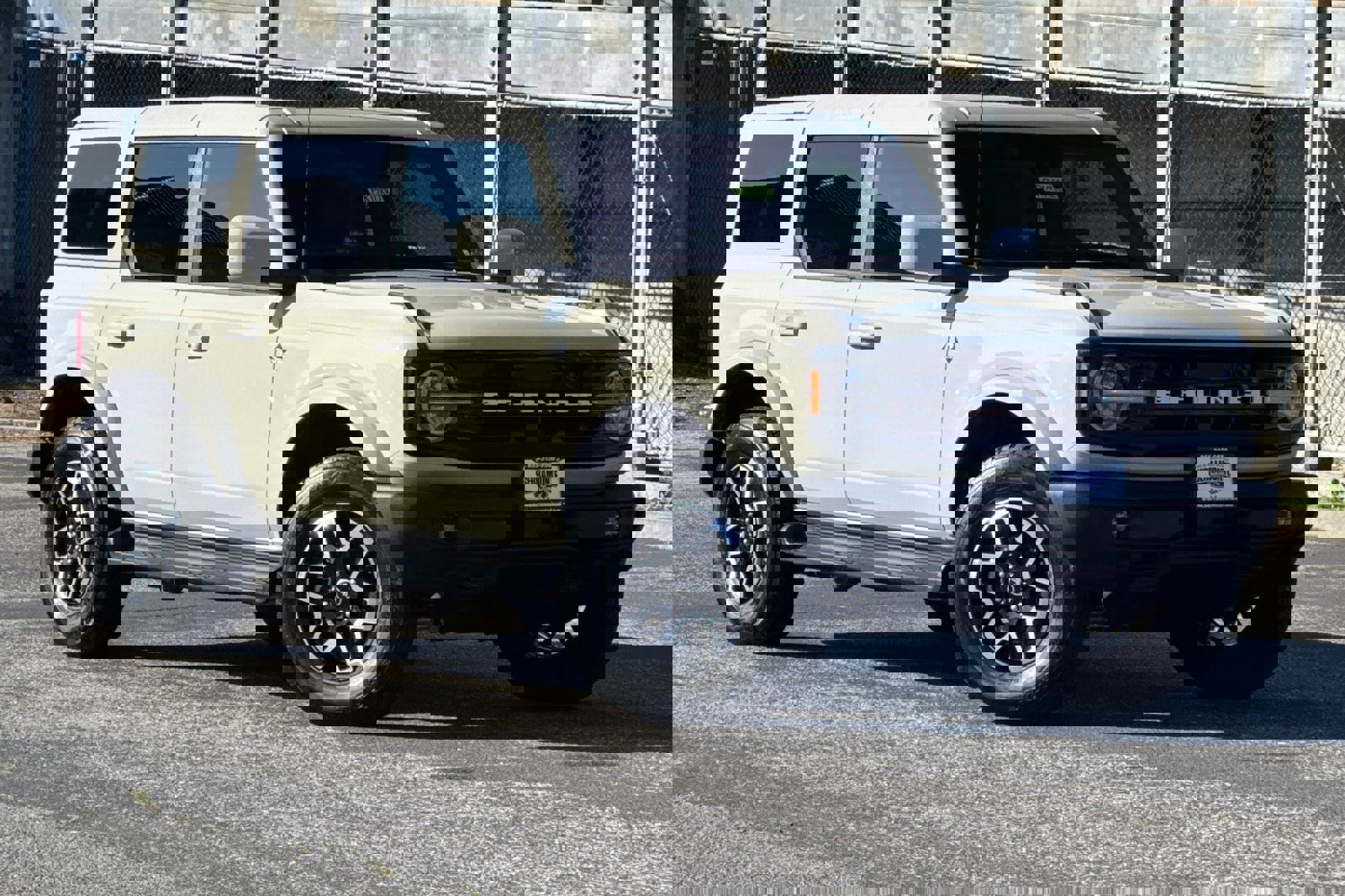 Certified 2025 Ford Bronco Outer Banks image 2