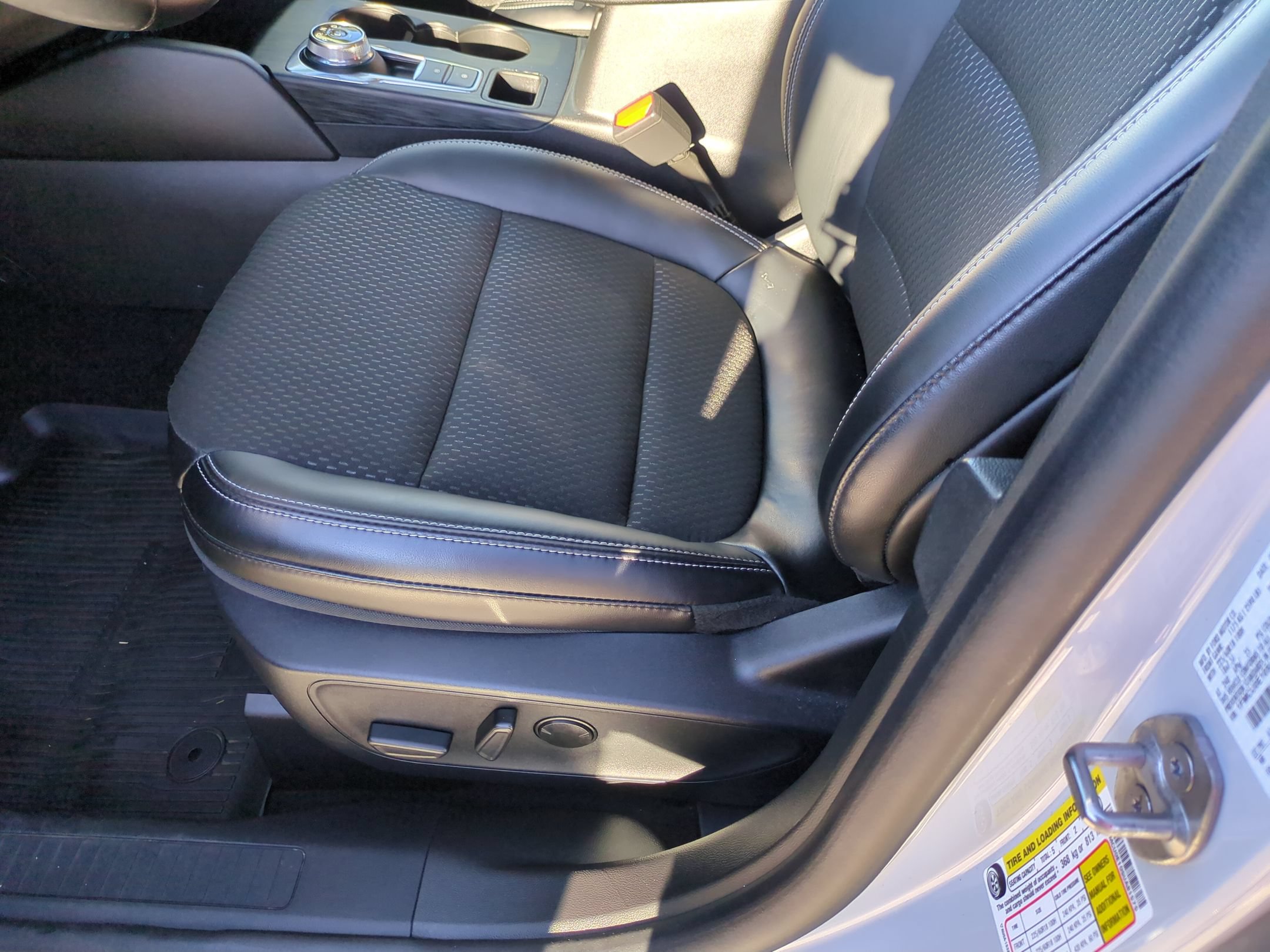Certified 2025 Ford Escape SE FWD image 17