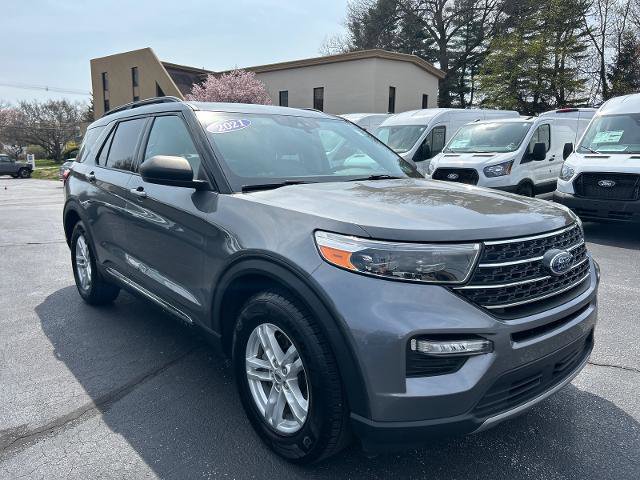 Certified 2021 Ford Explorer XLT w/ Equipment Group 202A image 3