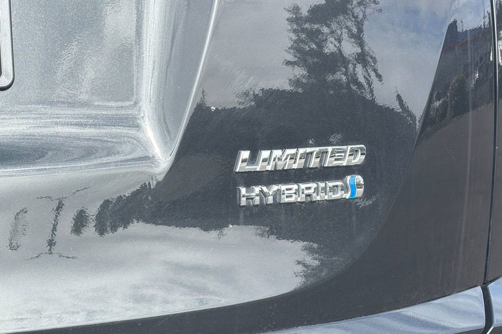 Used 2018 Toyota RAV4 Limited w/ Advanced Technology Package image 25