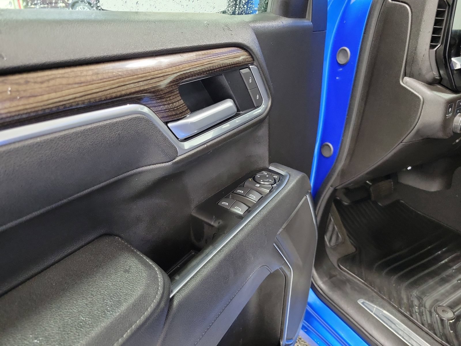 Used 2025 Chevrolet Silverado 1500 LT AWD/4WD image 7