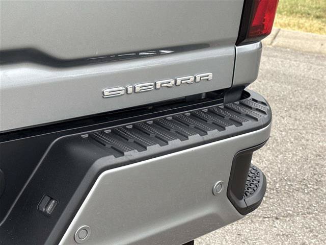 Used 2025 GMC Sierra 2500 Denali w/ Denali Reserve Package AWD/4WD image 12