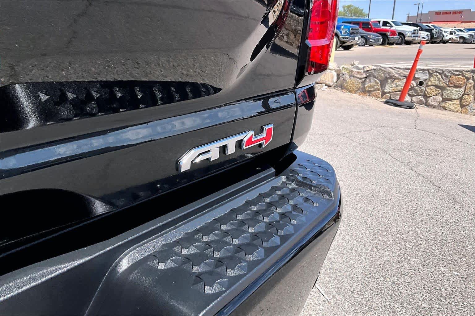 Used 2023 GMC Canyon AT4 w/ Canyon Safety Plus Package AWD/4WD image 10