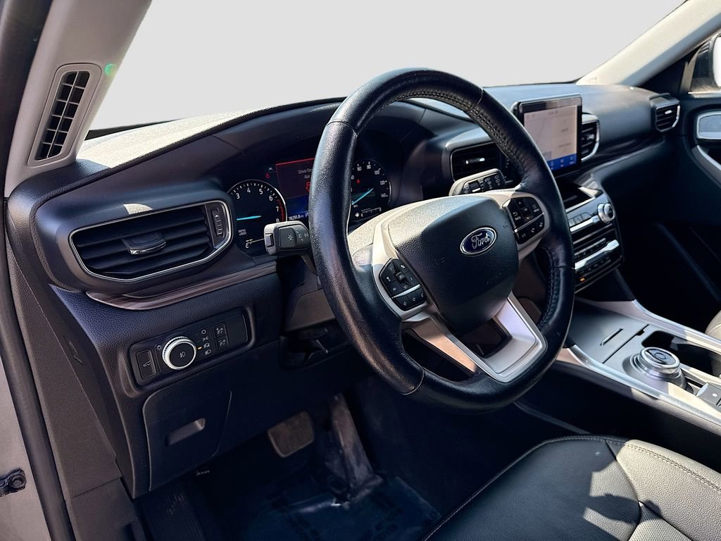 Certified 2022 Ford Explorer Limited AWD/4WD image 9