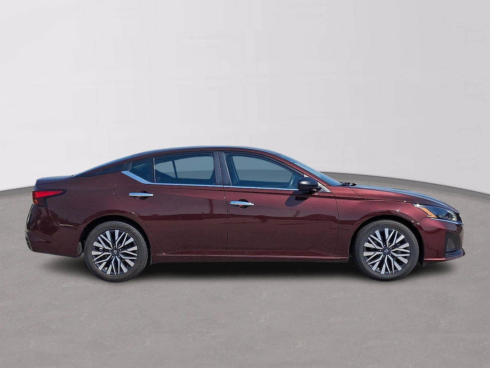 Used 2024 Nissan Altima 2.5 SV FWD image 7