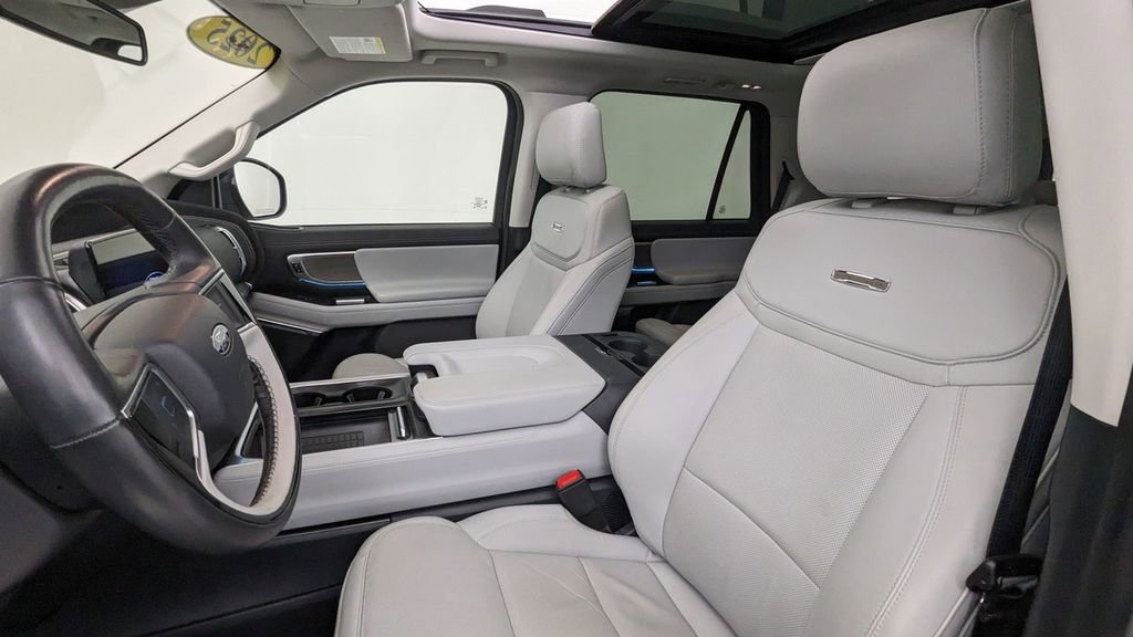 Certified 2025 Ford Expedition Platinum image 2