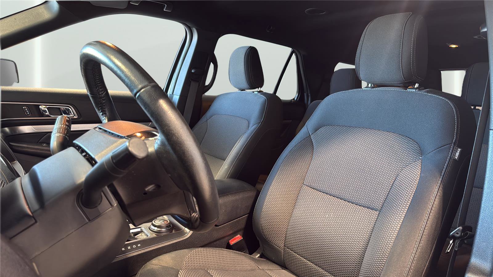 Certified 2018 Ford Explorer XLT w/ Equipment Group 201A AWD/4WD image 11